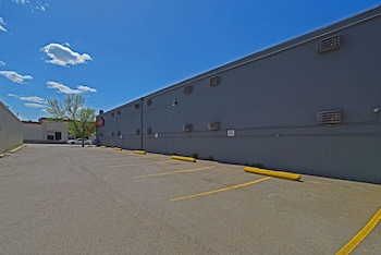 econo lodge inn and suites