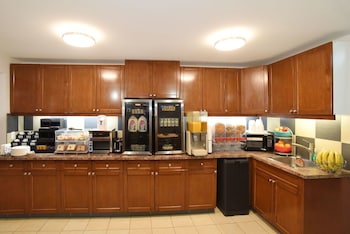 econo lodge inn and suites