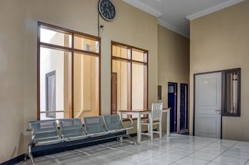 reddoorz soekarno hatta indah