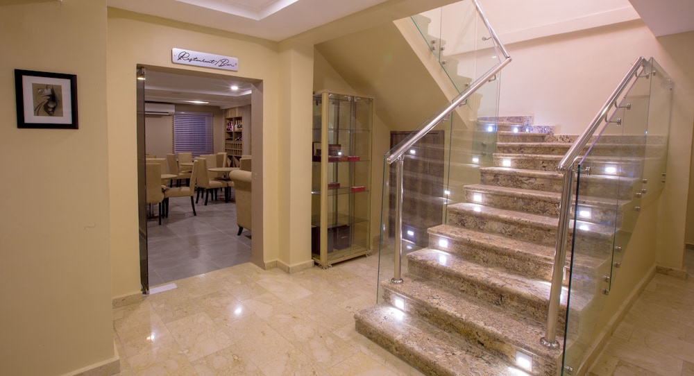 ivana suites