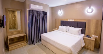 ivana suites