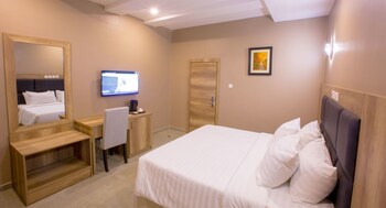 ivana suites