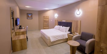ivana suites