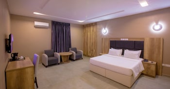 ivana suites
