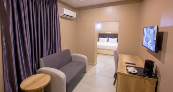 ivana suites