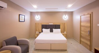 ivana suites