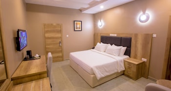 ivana suites