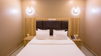 ivana suites