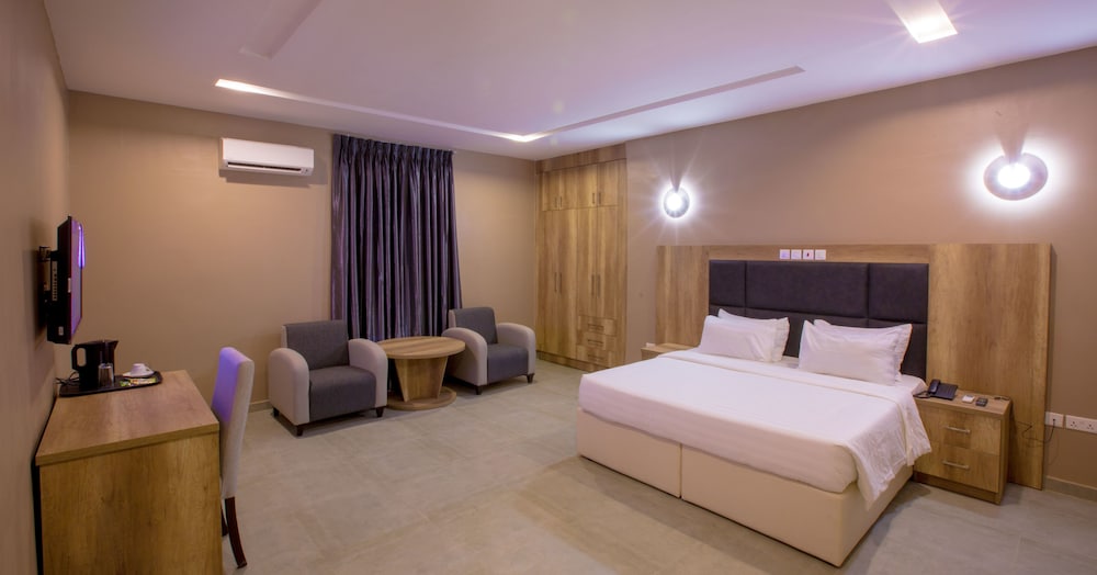 ivana suites