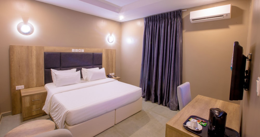 ivana suites