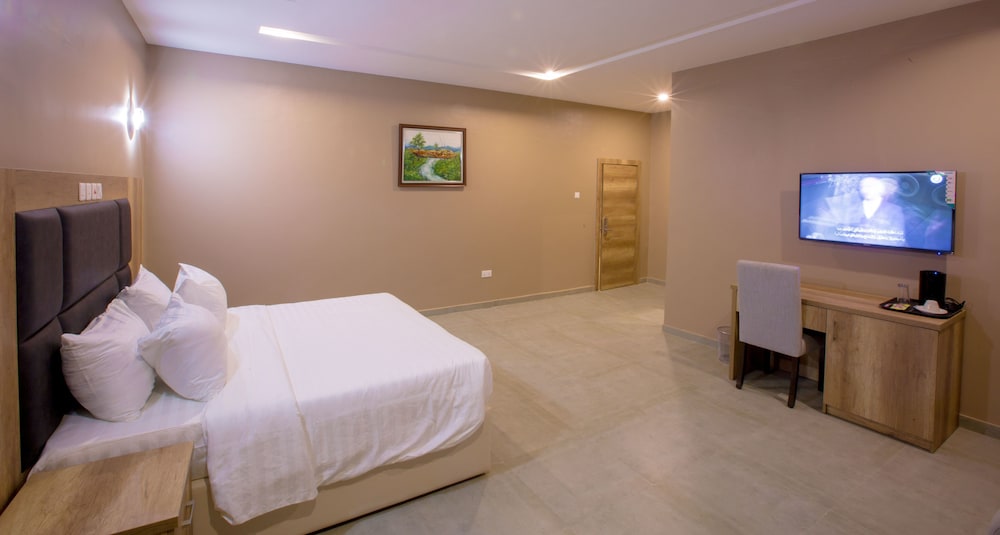 ivana suites