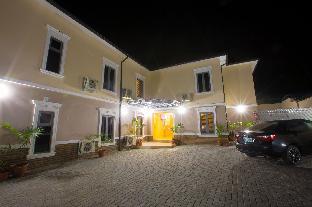 ivana suites