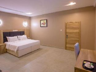 ivana suites