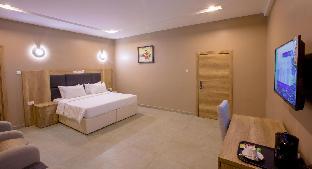 ivana suites