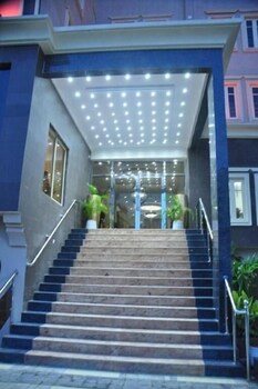 Supreme Place Hotel Abuja,Near National Hospital Abuja,3.5 star