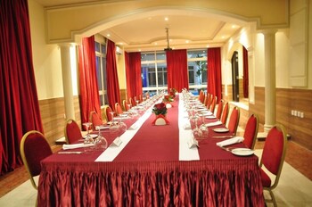 Supreme Place Hotel Abuja,Near National Hospital Abuja,3.5 star