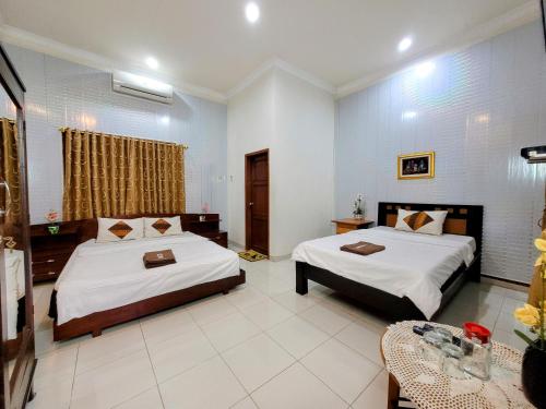 ndalem katong guest house ponorogo