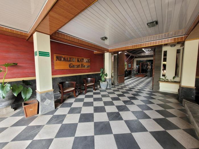 ndalem katong guest house ponorogo