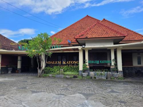 ndalem katong guest house ponorogo