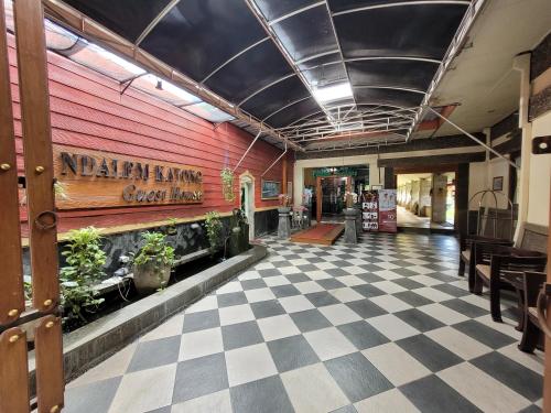 ndalem katong guest house ponorogo