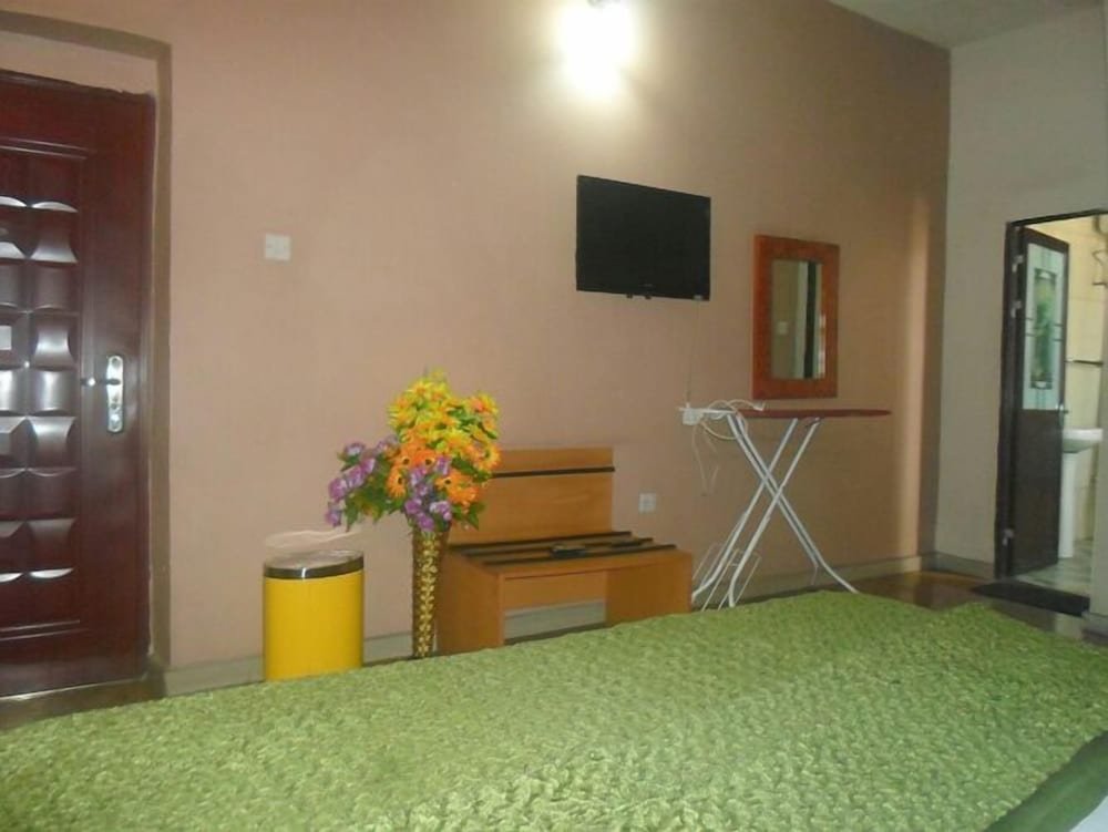 clen phil hotels and suites