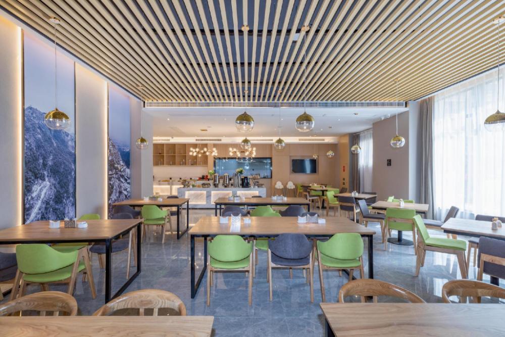 atour hotel mulan pishang building wuhan