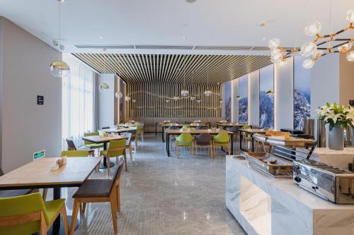 atour hotel mulan pishang building wuhan