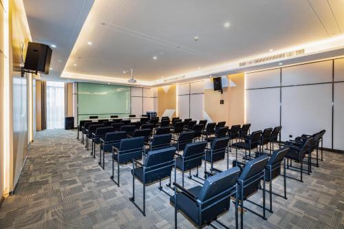 atour hotel mulan pishang building wuhan