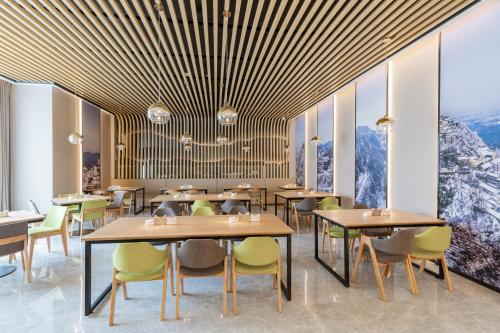 atour hotel mulan pishang building wuhan