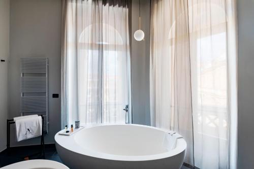 amadomus luxury suites