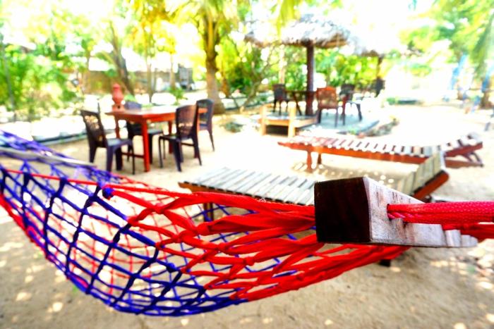 star rest beach hotel arugambay