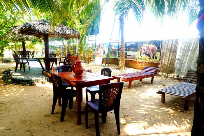 star rest beach hotel arugambay