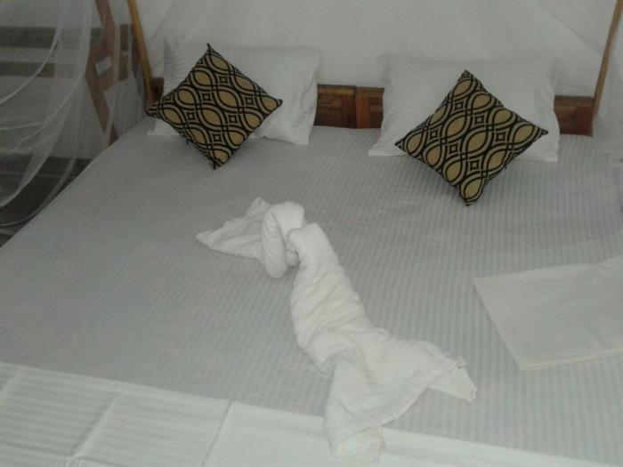 star rest beach hotel arugambay