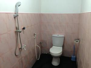 star rest beach hotel arugambay