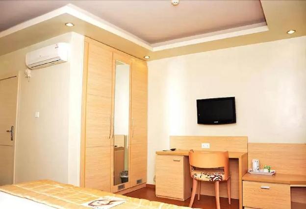blue ribbon suites