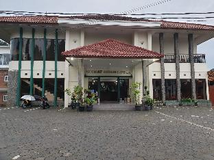 Hotel Hikmat Indah Lembang,Near Floating Market Lembang Bandung.,2 star