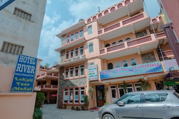 hotel river holiday inn