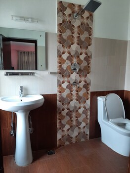 hotel river holiday inn