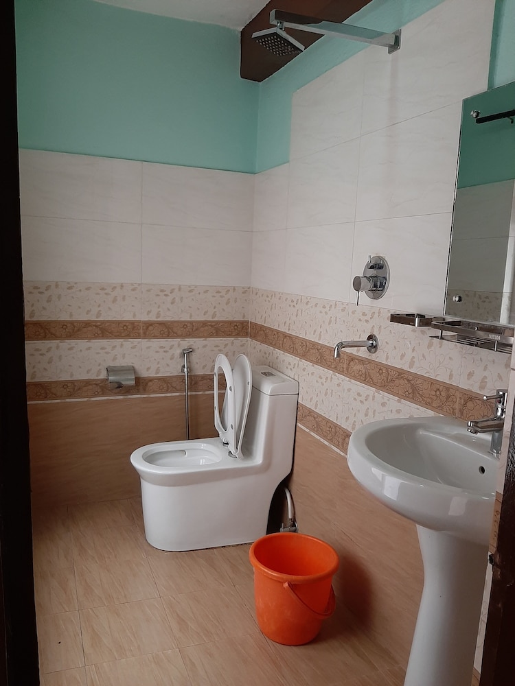 hotel river holiday inn