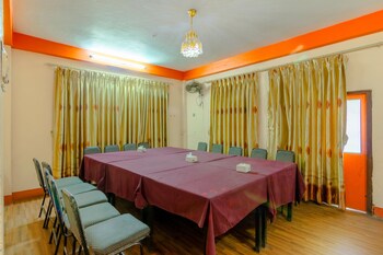 hotel river holiday inn