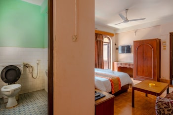 hotel river holiday inn