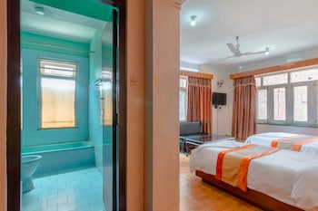 hotel river holiday inn