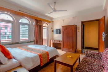 hotel river holiday inn