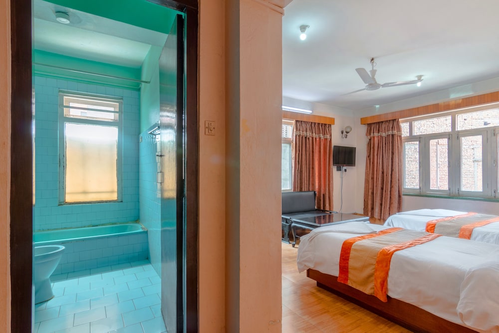 hotel river holiday inn