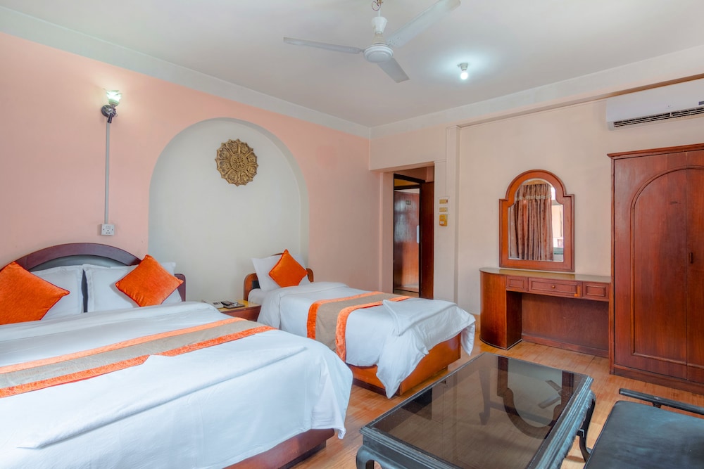 hotel river holiday inn