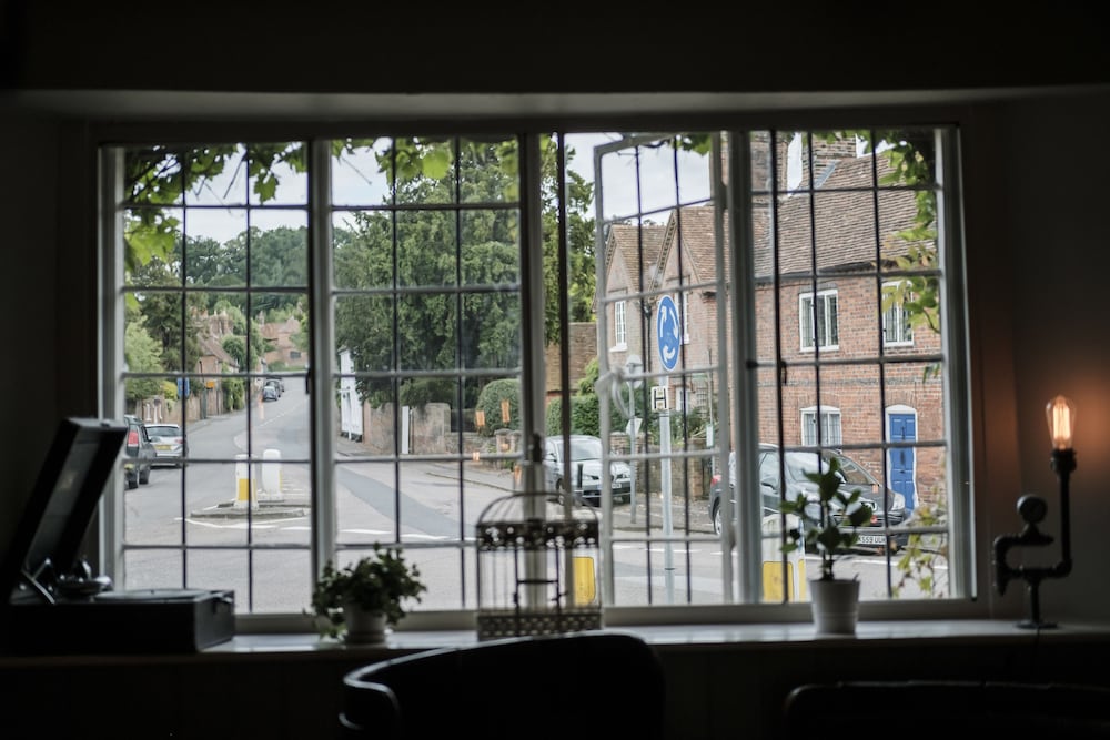 the hinds head