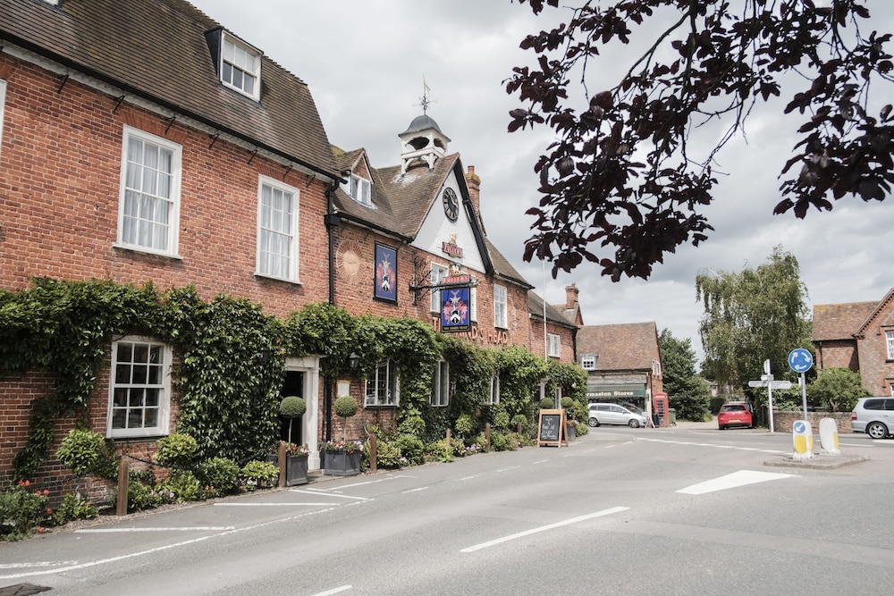 the hinds head