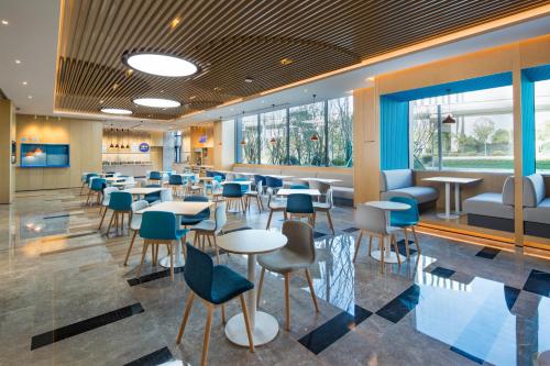 holiday inn express shanghai kangqiao