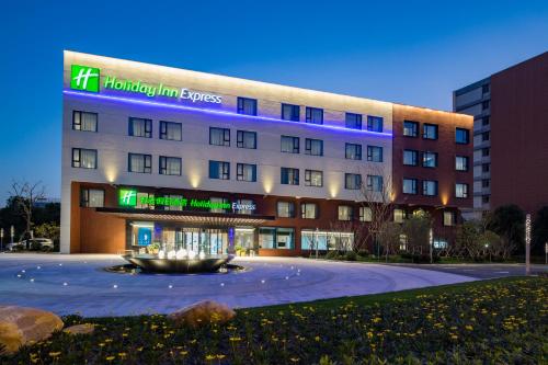 holiday inn express shanghai kangqiao