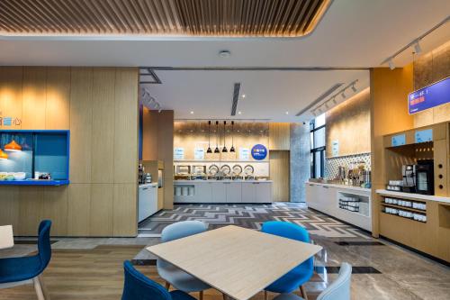 holiday inn express shanghai kangqiao